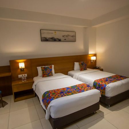 Monarch Express Chakan Hotel Ngoại thất bức ảnh
