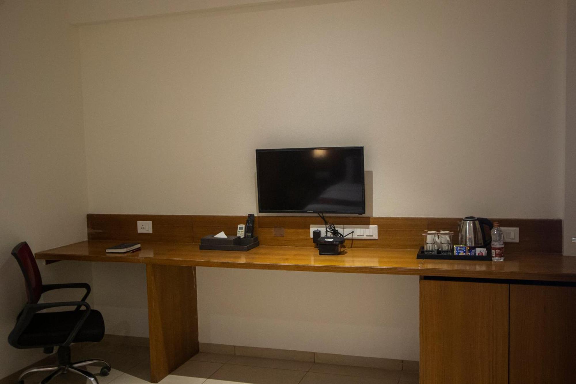 Monarch Express Chakan Hotel Ngoại thất bức ảnh