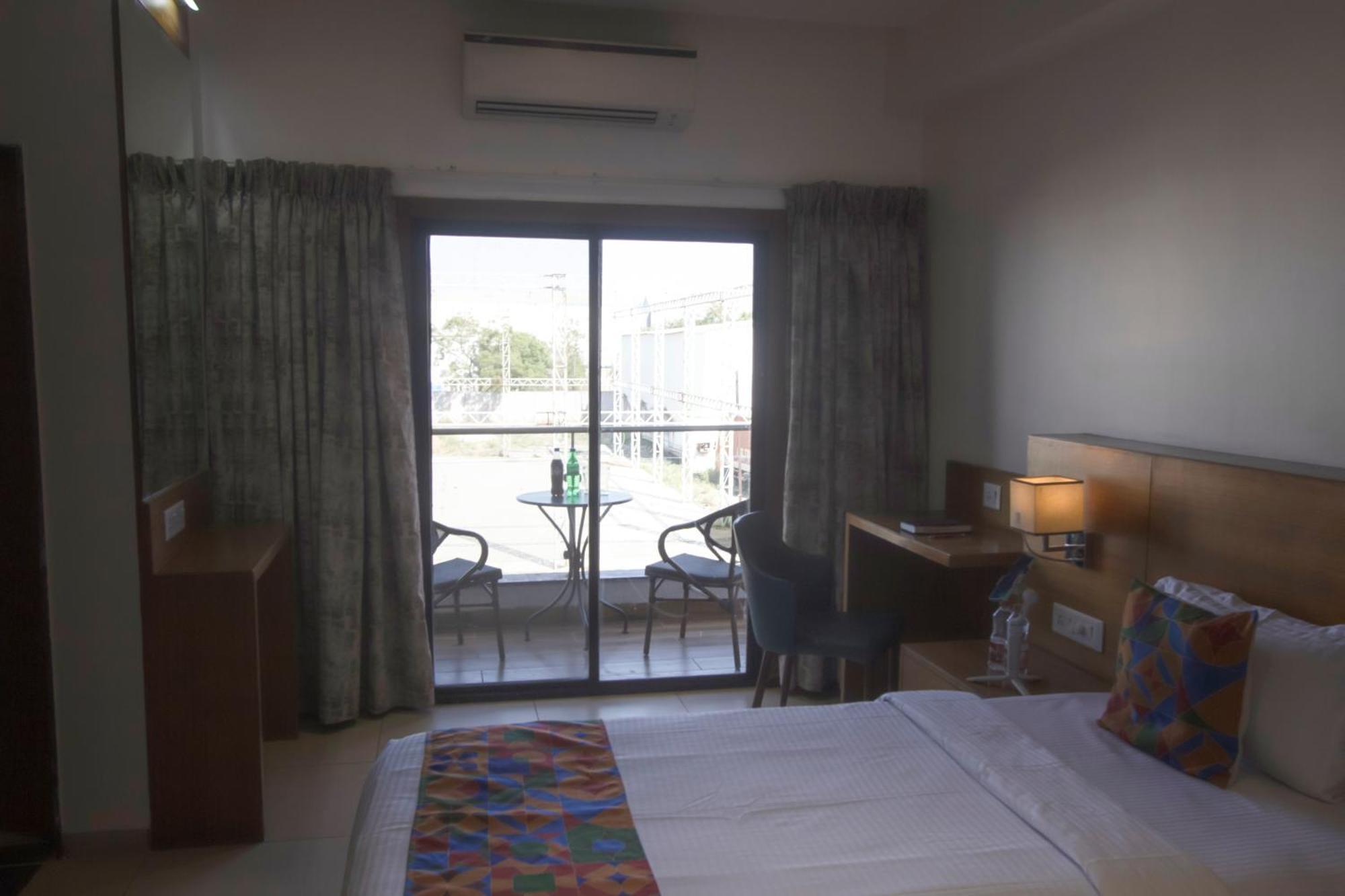 Monarch Express Chakan Hotel Ngoại thất bức ảnh
